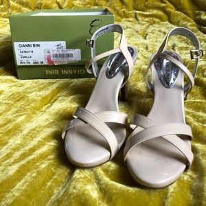 Gianni Bini Aztec patent leather cream heels 8M